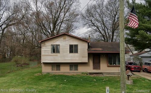 5705 Lake Grove Dr, White Lake, MI, 48383-1224 | Card Image