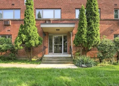 1-40 S Middletown Rd, Pearl River, NY, 10965-2666 | Card Image
