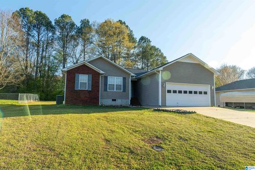 82 Bernard Couch Dr, Anniston, AL, 36207-4984 | Card Image