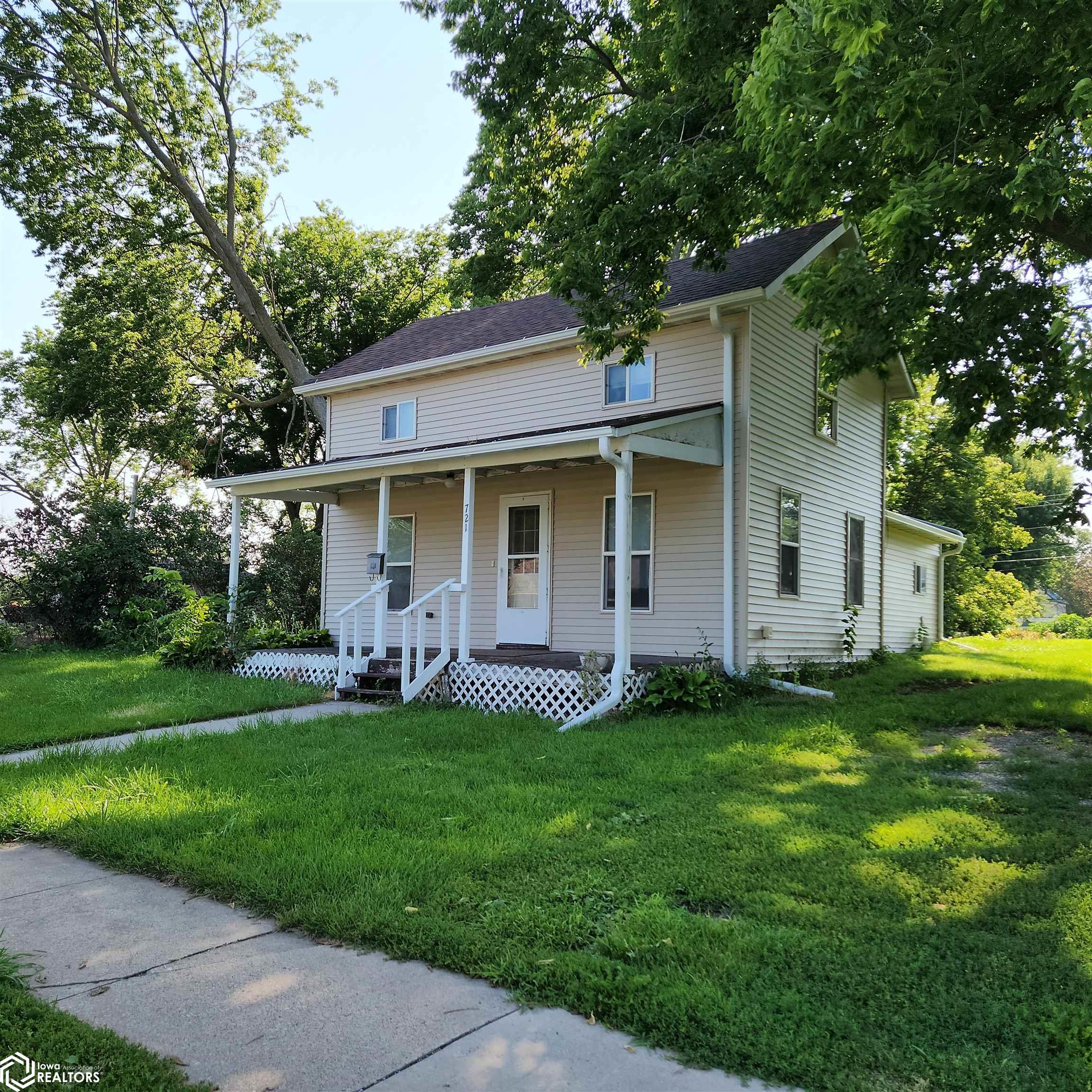 Elm St, Grinnell, IA 50112