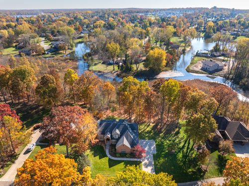 8761 River Run Dr, White Lake, MI, 48386-4610 | Card Image