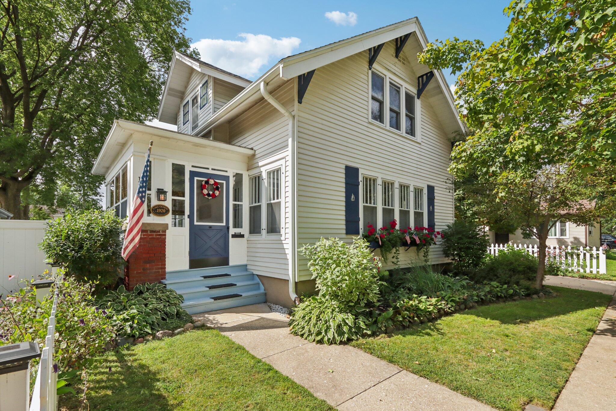 Dodge St, Lake Geneva, WI 53147