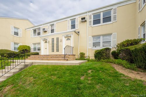 54b-251-41 71st Rd, Bellerose, NY, 11426-2736 | Card Image