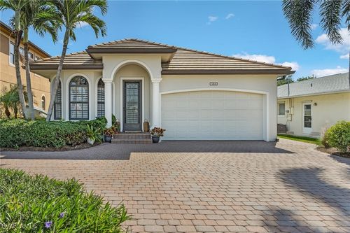 584 95th Avenue N, NAPLES, FL, 34108 | Card Image