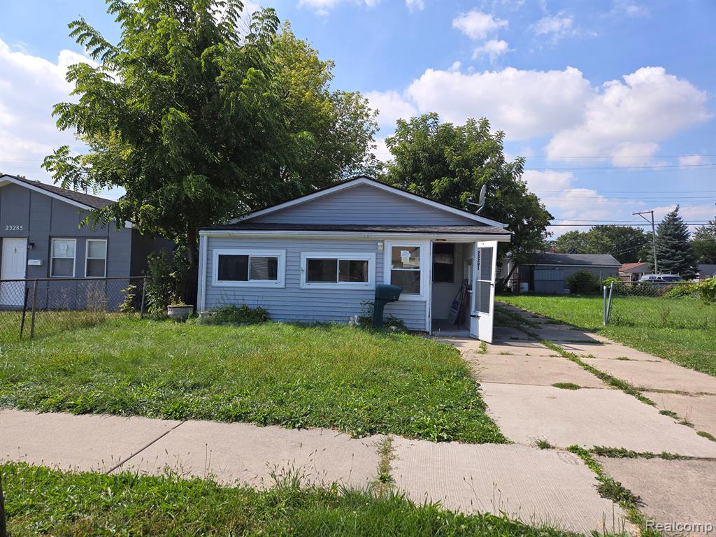 Stewart Ave, Warren, MI 48089
