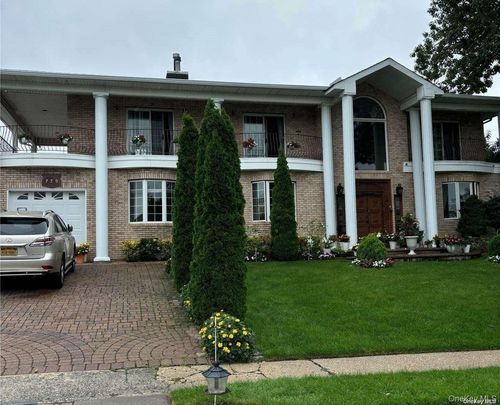 720 Fairview Ave, Westbury, NY, 11590-5912 | Card Image