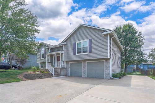 1707 Shelby Dr, Raymore, MO, 64083-8175 | Card Image
