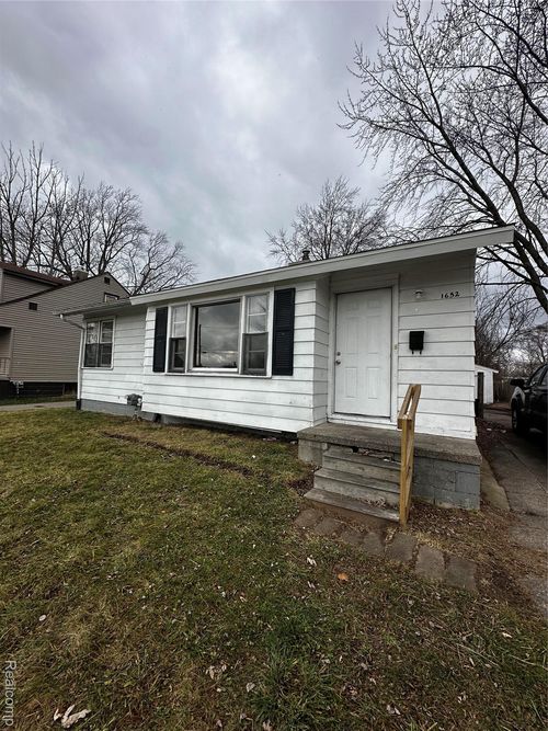 1652 Stanley St, Saginaw, MI, 48602-1061 | Card Image