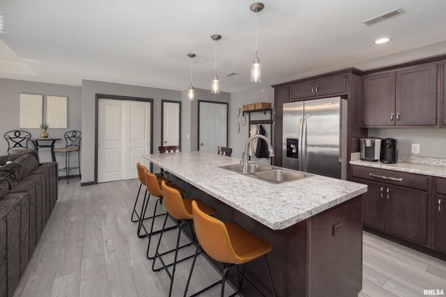 UNIT-201 - 440 E Franklin St, Condo with 2 bedrooms, 2 bathrooms and null parking in Eldridge IA | Image 5