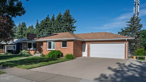 2036 Catherine Dr, Bismarck, ND, 58501-1631 | Card Image