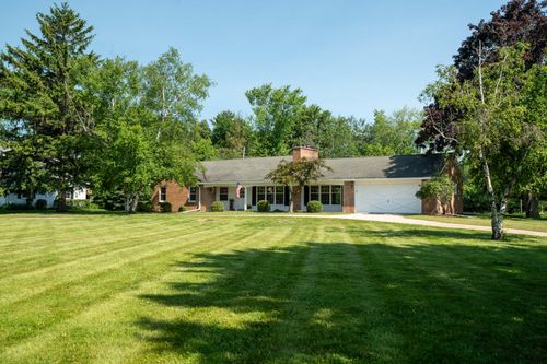 118 W Highview Dr, Mequon, WI, 53092-5857 | Card Image