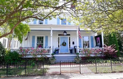 219 Pollock St, New Bern, NC, 28560-4942 | Card Image