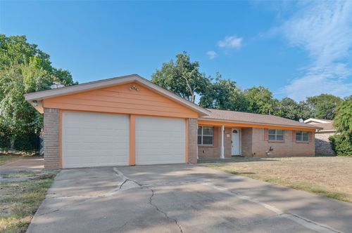 113 Sunnyvale Ter, Hurst, TX, 76053-4032 | Card Image