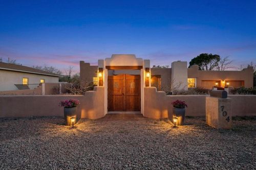 704 Tyler Rd Nw, Los Ranchos, NM, 87107-6247 | Card Image