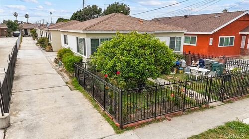 10605 Buford Ave, Inglewood, CA, 90304-1730 | Card Image