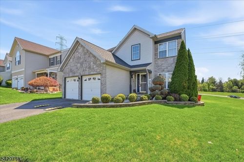 316 Hamilton Dr, STEWARTSVILLE, NJ, 08886-2649 | Card Image