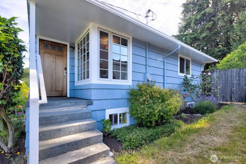 4006 32nd Ave W, Seattle, WA, 98199-1653 | Card Image