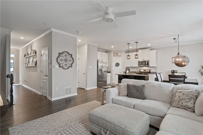 Open floor plan, YEP!! | Image 4