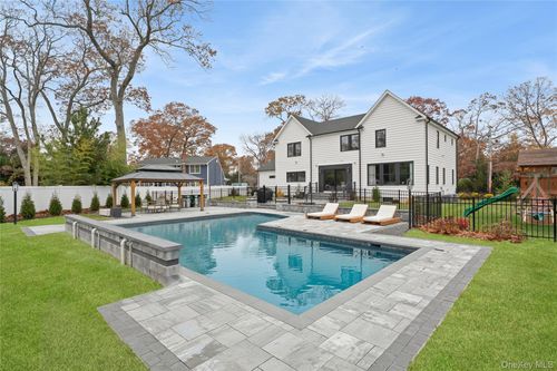 18 Timberpoint Rd, East Islip, NY, 11730-2415 | Card Image