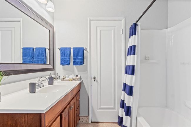 Jack and Jill Bathroom | Image 28