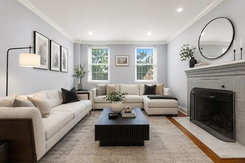 11-39 Commonwealth Ave, Chestnut Hill, MA, 02467-1042 | Card Image