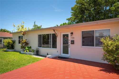 918 Ne 6th St, Hallandale Beach, FL, 33009-8504 | Card Image