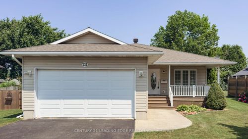 221 Suncoast Dr E, Goderich, ON, N7A4H8 | Card Image