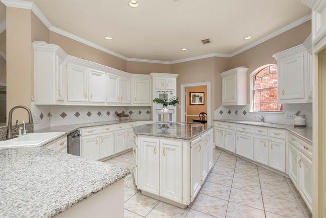 9707 Chipstead Cir, House other with 5 bedrooms, 6 bathrooms and 2 parking in Spring TX | Image 5