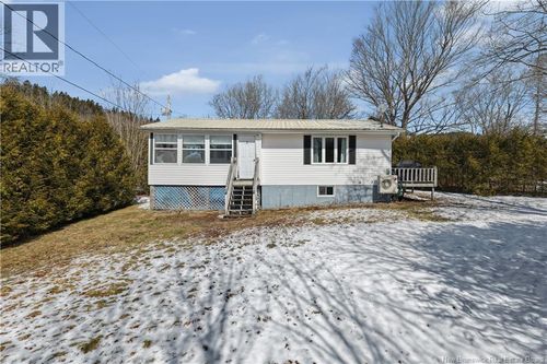 2 Hatfield Rd, Clifton Royal, NB, E5S2A8 | Card Image