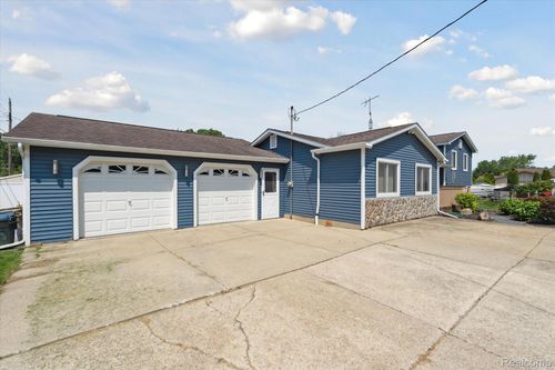 2058 S Belsay Rd, Burton, MI, 48519-1210 | Card Image