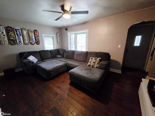 1104 Elm St, Webster City, IA, 50595-1925 | Card Image