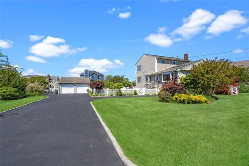 854 E Bay Dr, West Islip, NY, 11795-4729 | Card Image