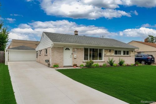 25452 Miracle Dr, Madison Heights, MI, 48071-4109 | Card Image