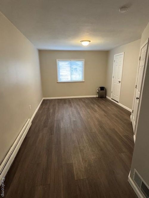 39409 Dequindre Rd, Troy, MI, 48085-3757 | Card Image