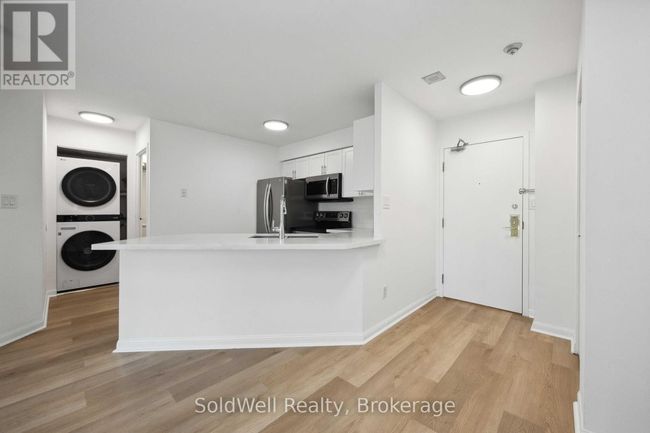 1802 - 25 Grenville St, Condo with 2 bedrooms, 1 bathrooms and null parking in Toronto ON | Image 12