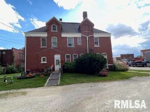 301 E Main St, Knoxville, IL, 61448-1377 | Card Image