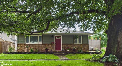 411 C Ave W, Oskaloosa, IA, 52577-2133 | Card Image