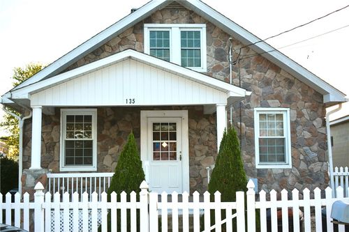 135 Thorn St, Apollo, PA, 15613-8411 | Card Image
