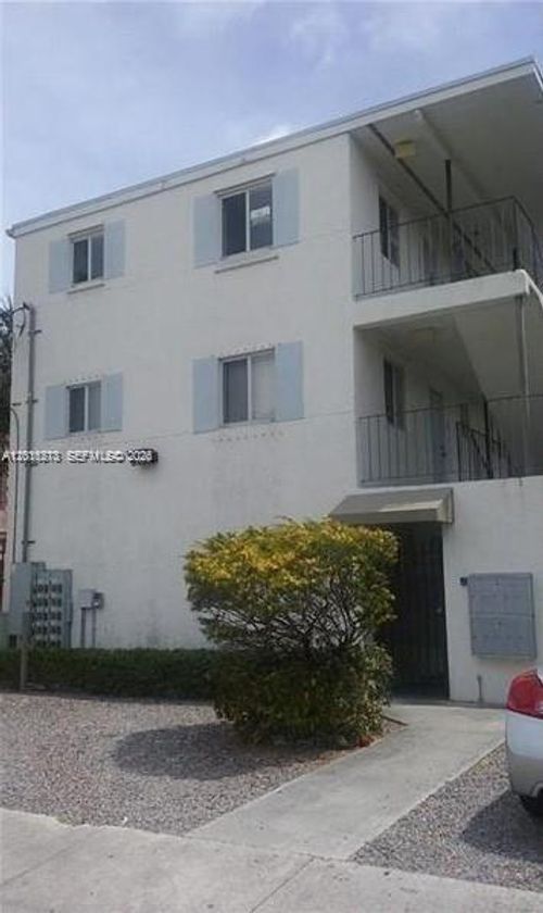4-3680 Oak Ave, Miami, FL, 33133-4935 | Card Image