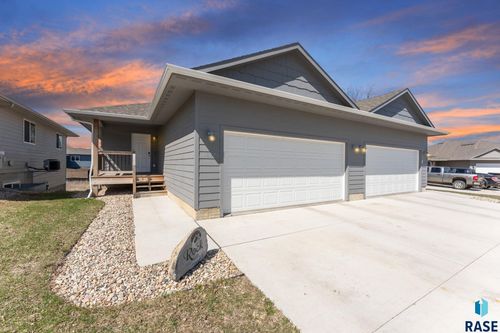 1807 N Oberg Cir, Sioux Falls, SD, 57103-0313 | Card Image