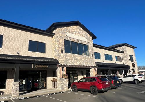202-675 Grooms Rd, Clifton Park, NY, 12065-5912 | Card Image