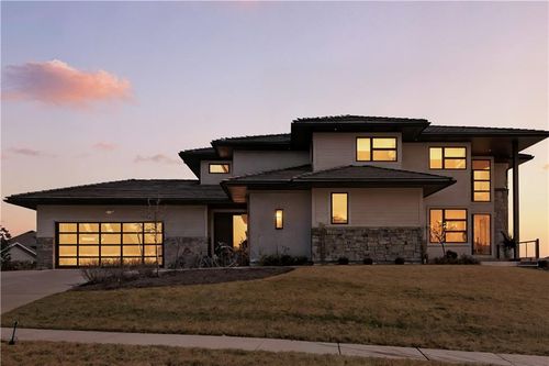 17329 Larsen St, Overland Park, KS, 66221-8558 | Card Image