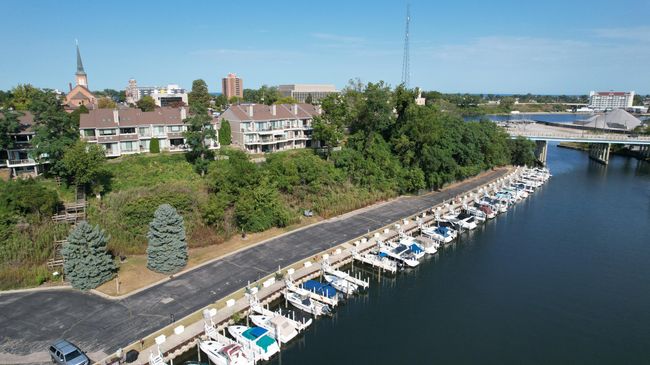 201 Wayne St, Condo with 3 bedrooms, 2 bathrooms and null parking in Saint Joseph MI | Image 39