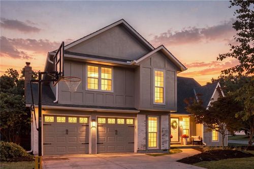 206 Ne Shoreview Dr, Lee's Summit, MO, 64064-1520 | Card Image