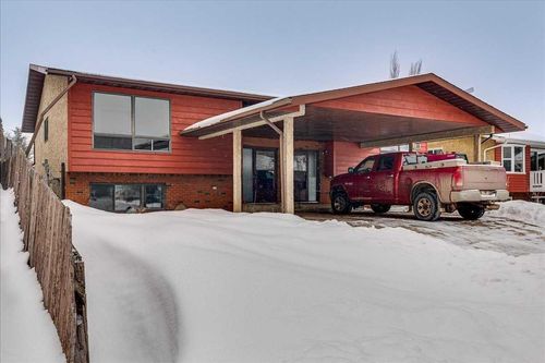 5219 &amp; 5221 41 St, Innisfail, AB, T4G1G3 | Card Image