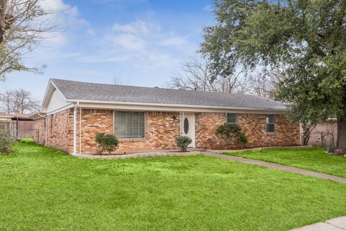 9643 Altacrest Dr, Dallas, TX, 75227-7400 | Card Image