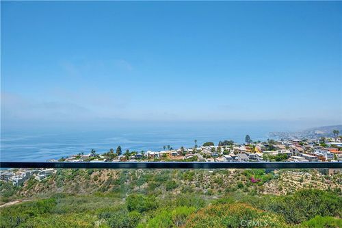 865 Quivera St, Laguna Beach, CA, 92651-3819 | Card Image