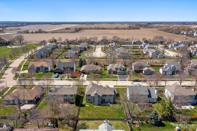 406 Camden Cir, House other with 4 bedrooms, 4 bathrooms and 3 parking in Oswego IL | Image 32