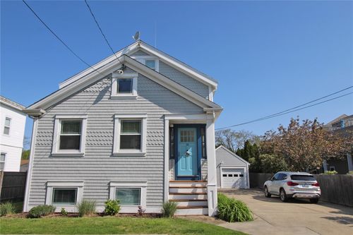 28 W Narragansett Ave, Newport, RI, 02840-3932 | Card Image