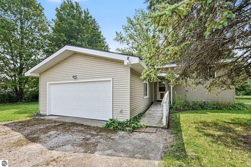 5431 S Brentwood St, Grawn, MI, 49637-9769 | Card Image